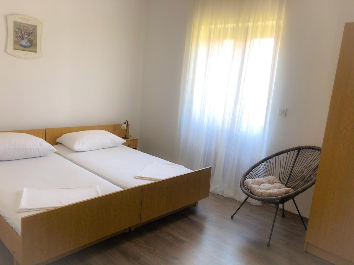 Apartmani Bepina Supetar Exterior photo